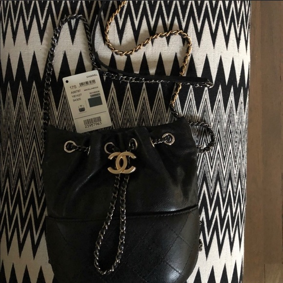 100% Authentic Chanel Crossbody Bag - Picture 6 of 8